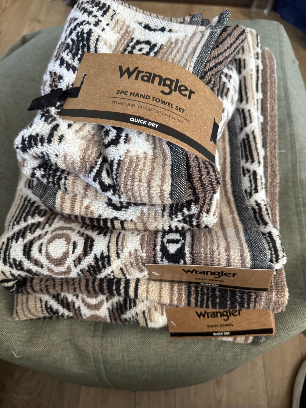 Wrangler 2 bath towels + 2pc Hand Towel Set in Cream, Brown, Black Aztec pattern